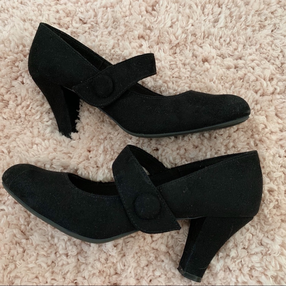 American Eagle (By PayLess) Strapped Black Heels